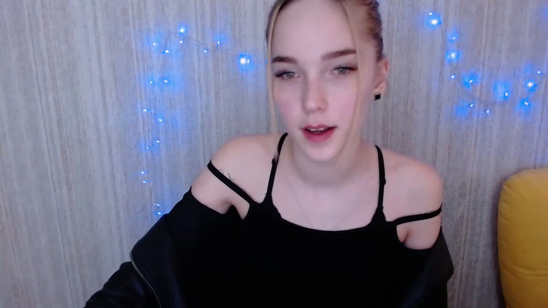 Gallery image thumbnail from EvaRockStar's myfreecams stream on, 04/12/2023, 12:10 image 8 of 20