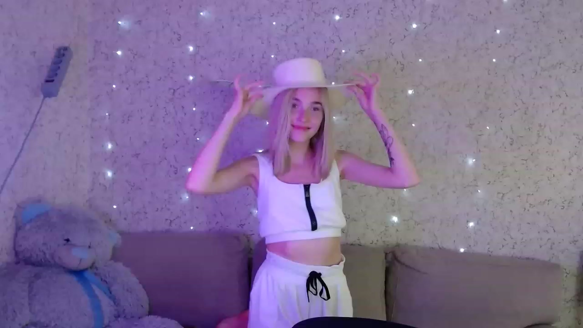 Gallery image thumbnail from EvaRockStar's myfreecams stream on, 07/31/2023, 16:48 image 7 of 20