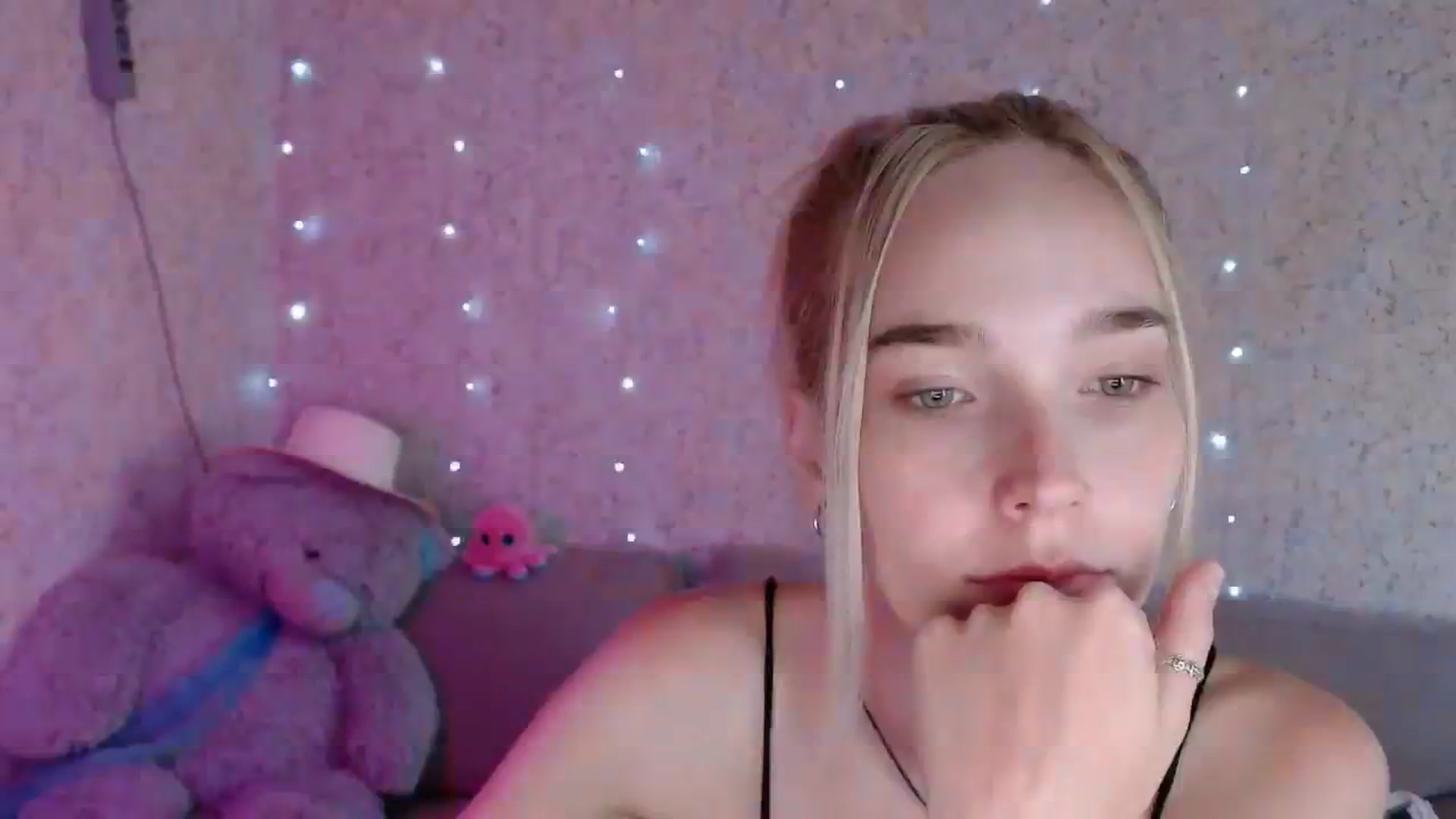 Gallery image thumbnail from EvaRockStar's myfreecams stream on, 08/03/2023, 14:26 image 16 of 20
