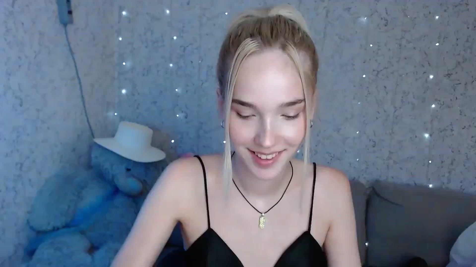 Gallery image thumbnail from EvaRockStar's myfreecams stream on, 08/03/2023, 14:26 image 1 of 20