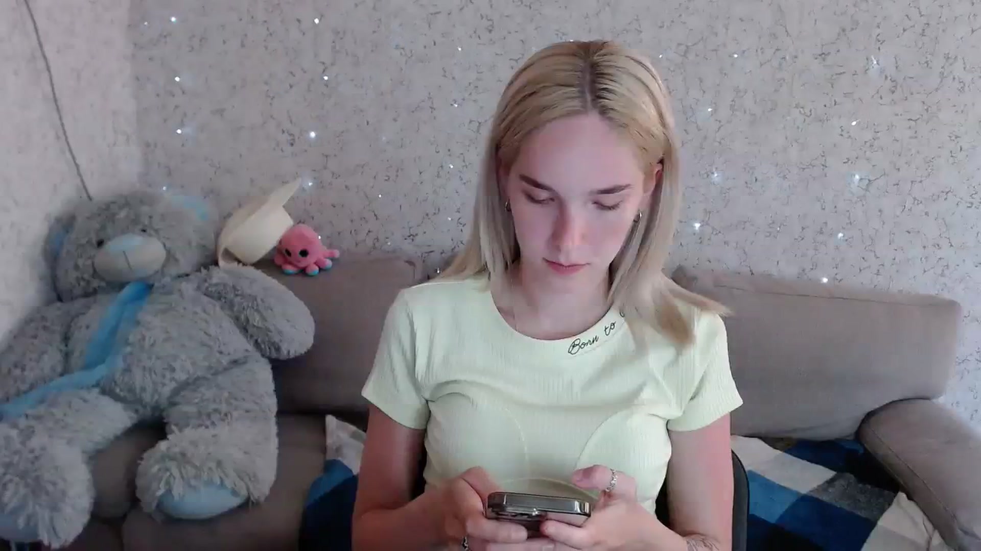 Gallery image thumbnail from EvaRockStar's myfreecams stream on, 08/05/2023, 09:28 image 16 of 20