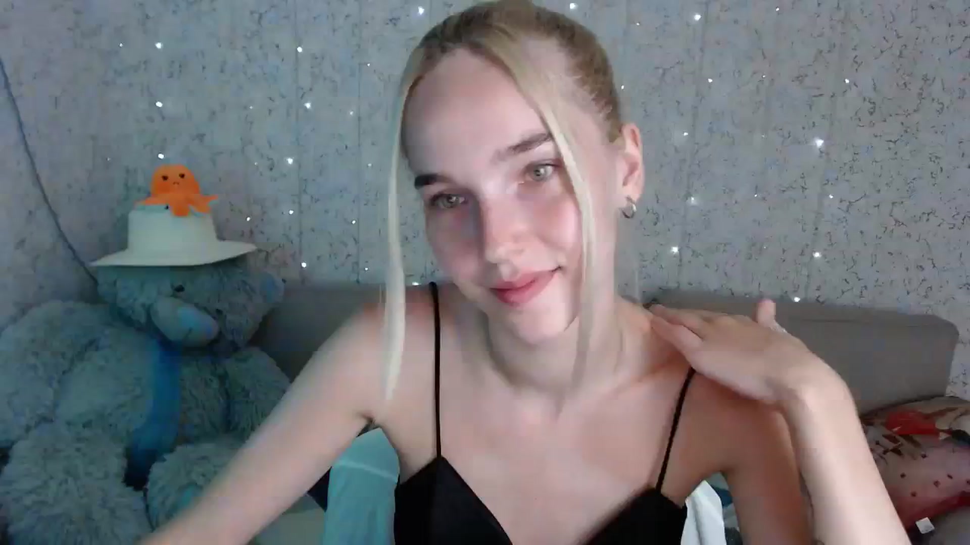 Gallery image thumbnail from EvaRockStar's myfreecams stream on, 08/10/2023, 15:05 image 3 of 20