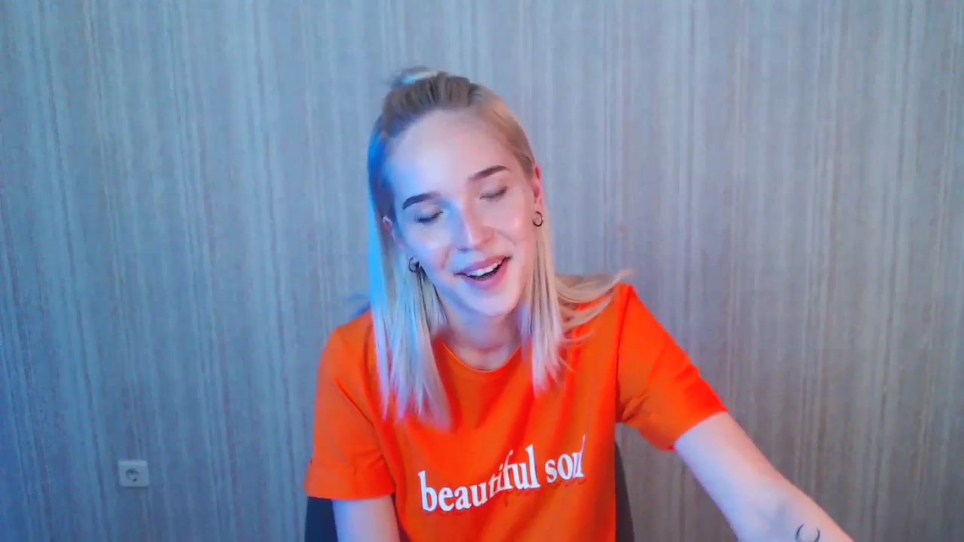 Gallery image thumbnail from EvaRockStar's myfreecams stream on, 08/17/2023, 17:03 image 12 of 20