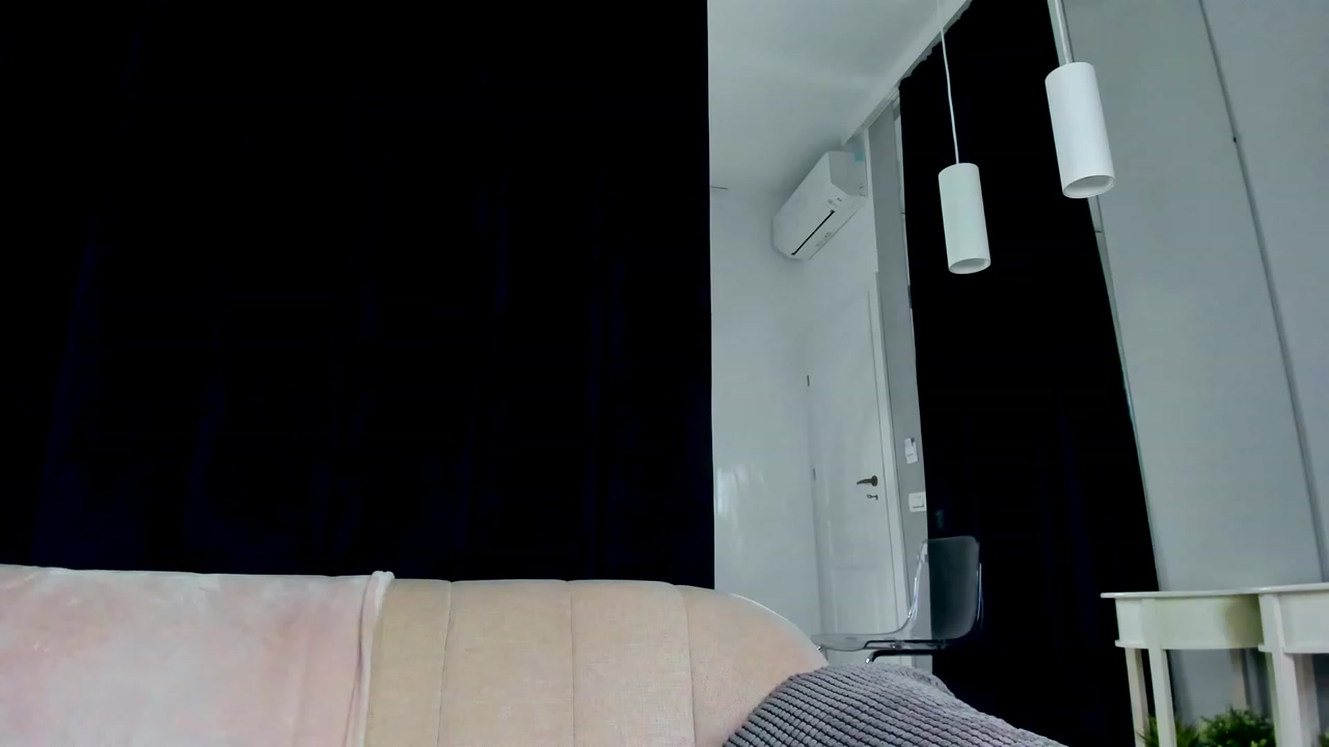 Gallery image thumbnail from EvaRossey's myfreecams stream on, 01/21/2024, 14:23 image 16 of 20