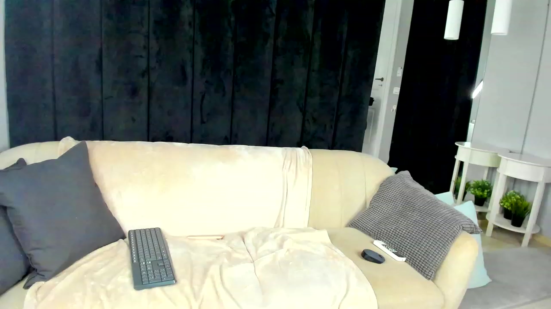 Gallery image thumbnail from EvaRossey's myfreecams stream on, 01/24/2024, 15:10 image 5 of 20