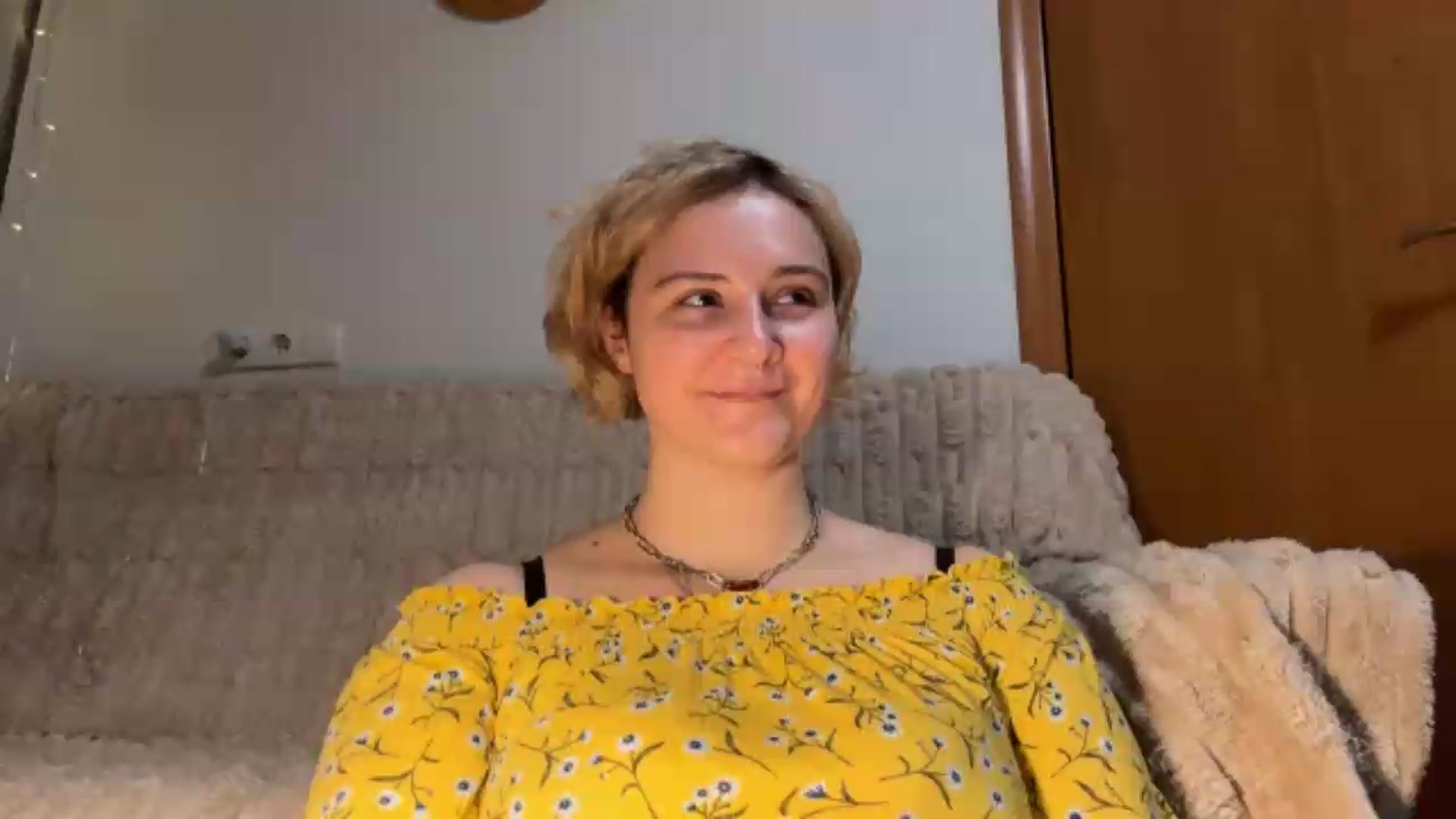 Gallery image thumbnail from EvaSmile's myfreecams stream on, 07/06/2026, 20:23 image 13 of 20
