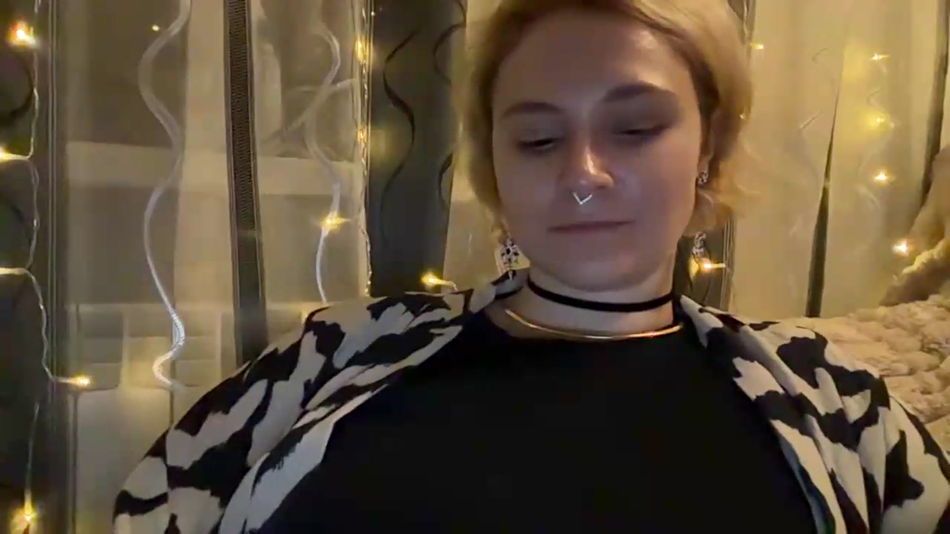 Gallery image thumbnail from EvaSmile's myfreecams stream on, 08/04/2026, 19:38 image 17 of 20