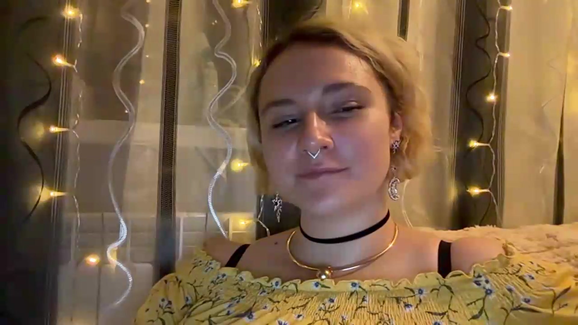 Gallery image thumbnail from EvaSmile's myfreecams stream on, 08/05/2026, 20:26 image 10 of 20