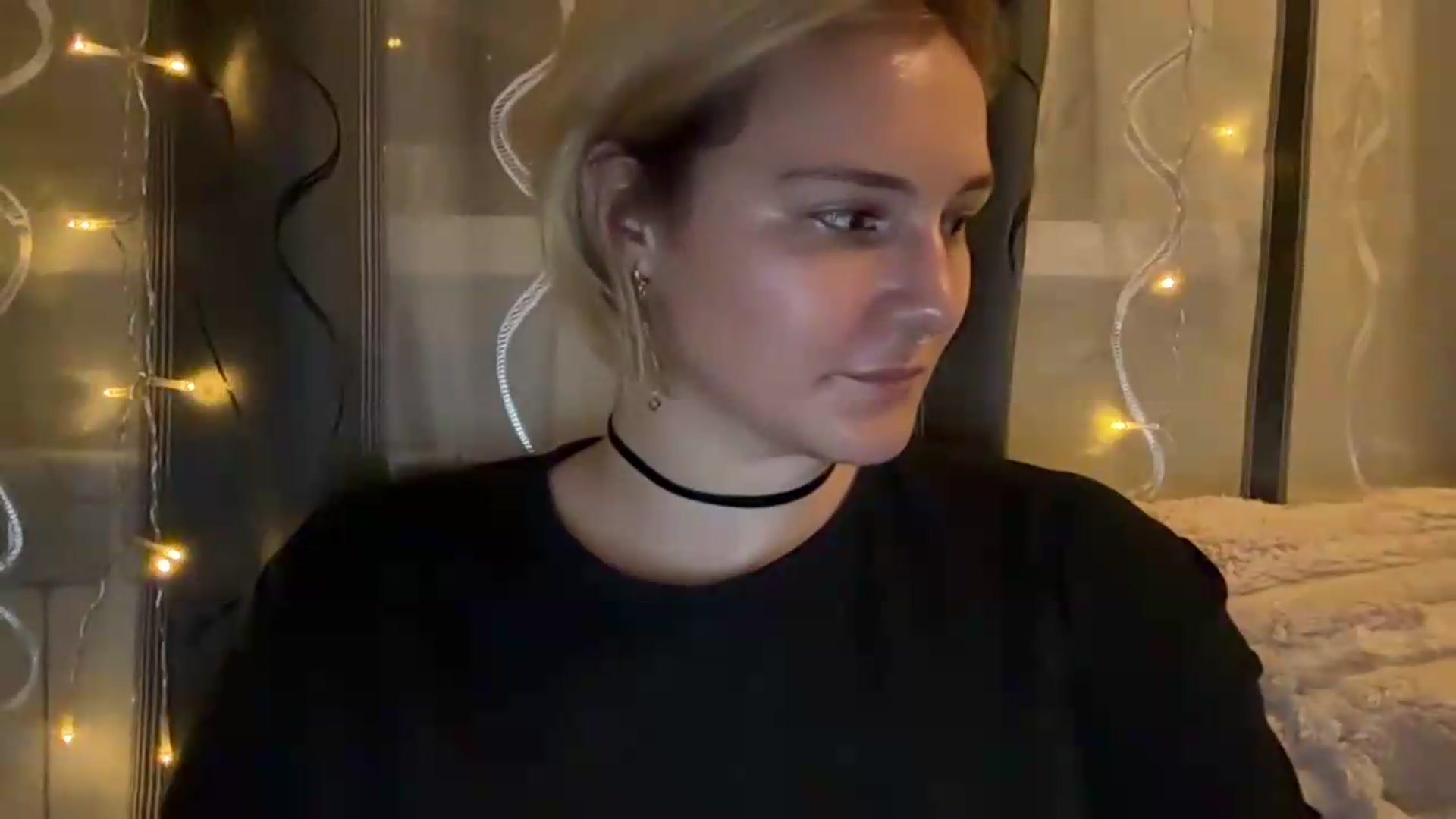 Gallery image thumbnail from EvaSmile's myfreecams stream on, 08/11/2026, 19:11 image 18 of 20