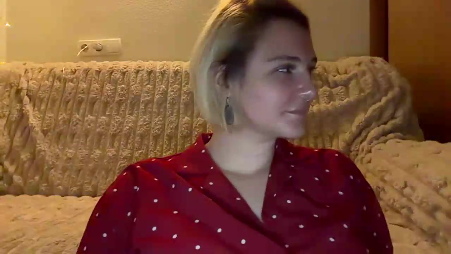 Gallery image thumbnail from EvaSmile's myfreecams stream on, 08/18/2026, 18:40 image 15 of 20