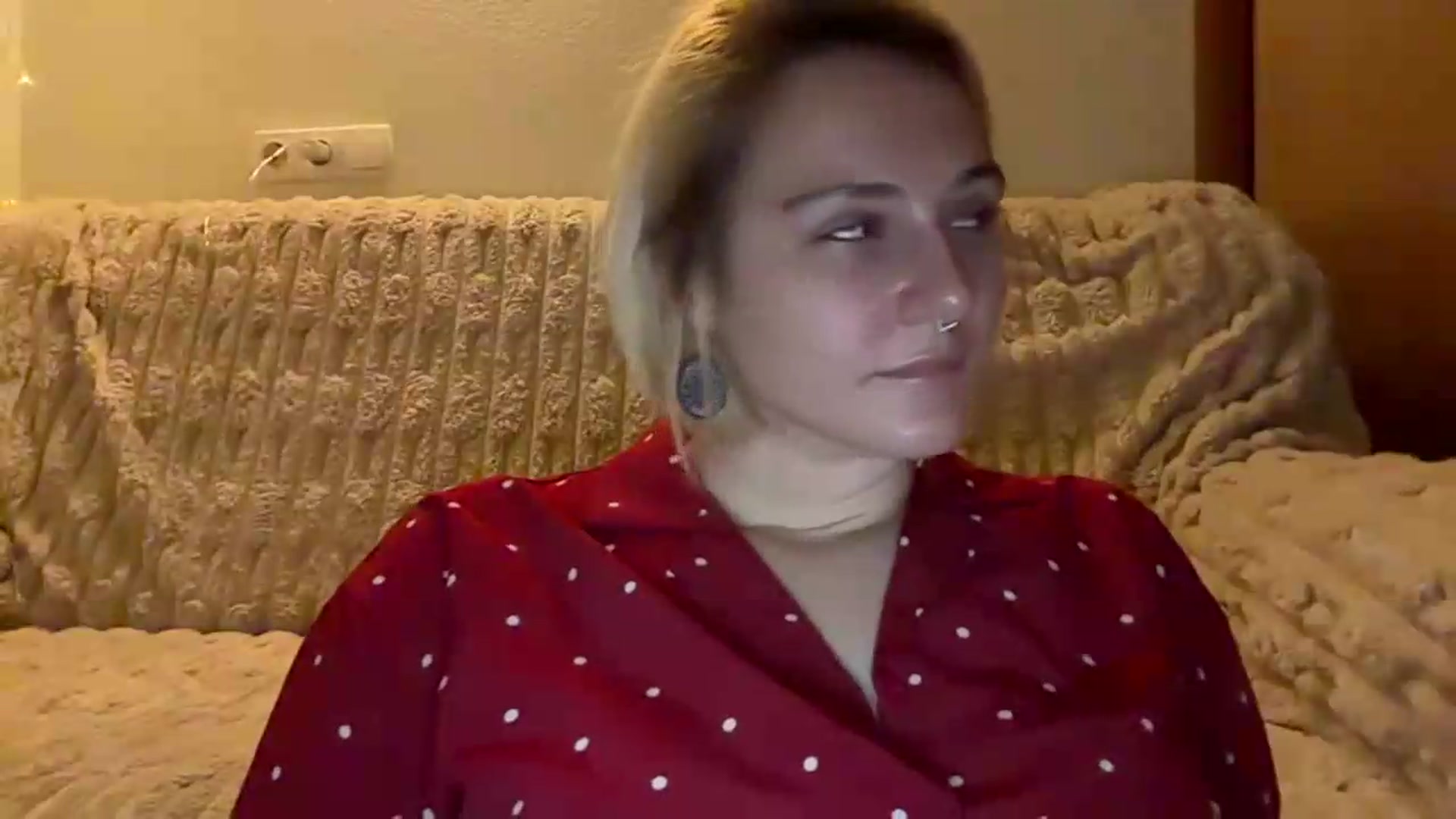 Gallery image thumbnail from EvaSmile's myfreecams stream on, 08/18/2026, 18:40 image 16 of 20