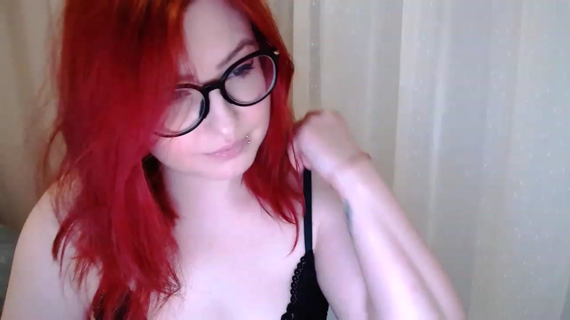Gallery image thumbnail from EvaStar19's myfreecams stream on, 11/26/2022, 15:19 image 18 of 20