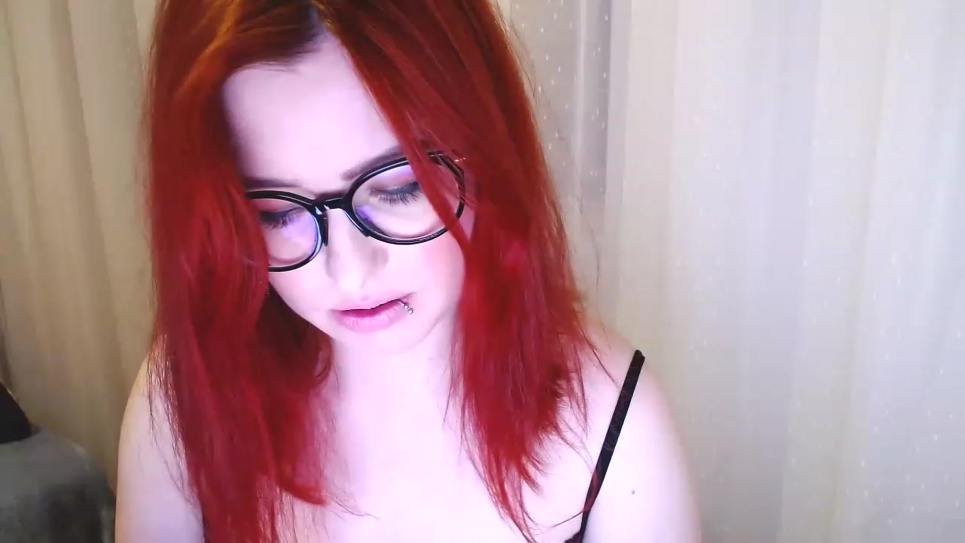 Gallery image thumbnail from EvaStar19's myfreecams stream on, 12/20/2022, 15:17 image 18 of 20