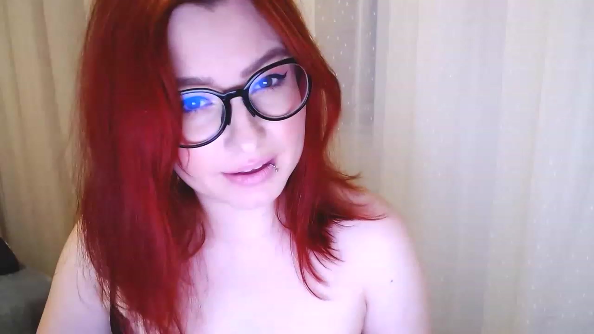 Gallery image thumbnail from EvaStar19's myfreecams stream on, 12/20/2022, 15:17 image 10 of 20