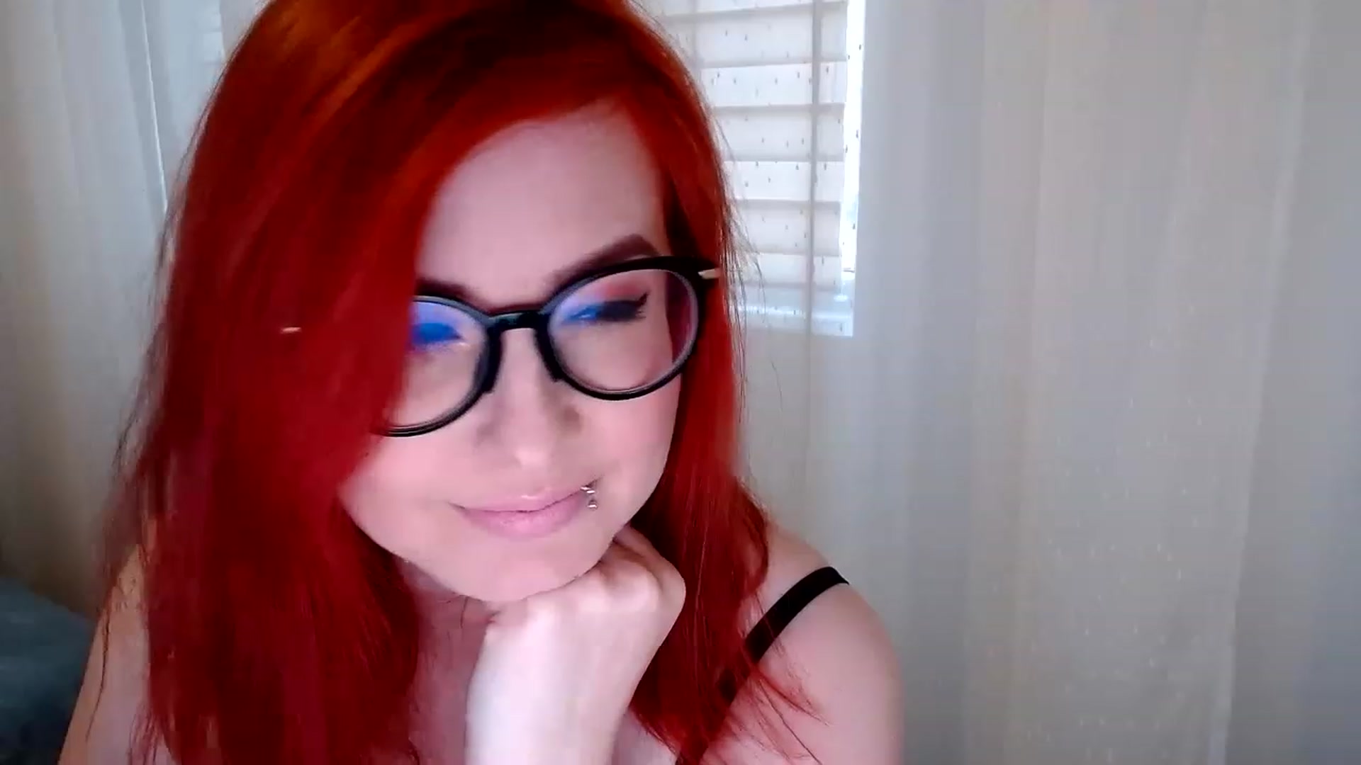 Gallery image thumbnail from EvaStar19's myfreecams stream on, 12/23/2022, 13:42 image 8 of 20
