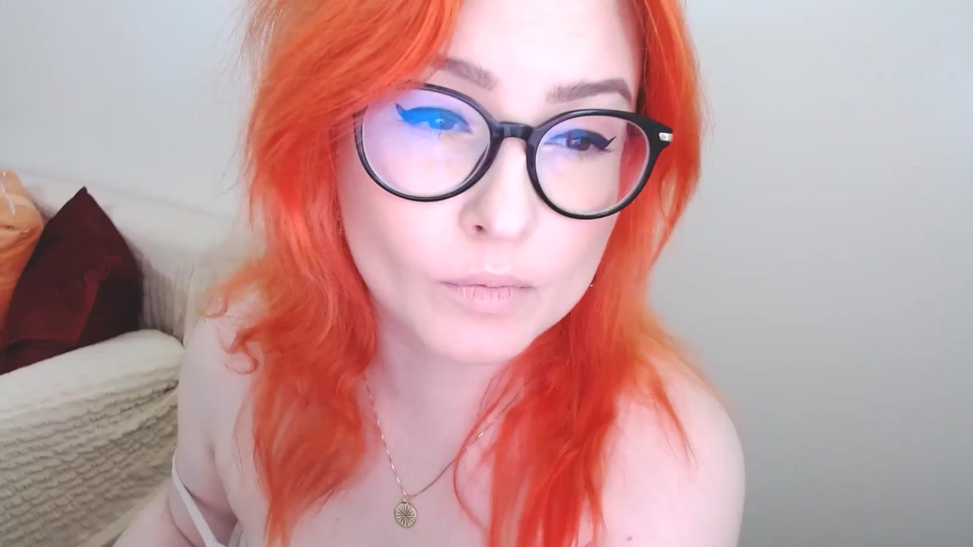 Gallery image thumbnail from EvaStar19's myfreecams stream on, 06/10/2024, 10:35 image 7 of 20