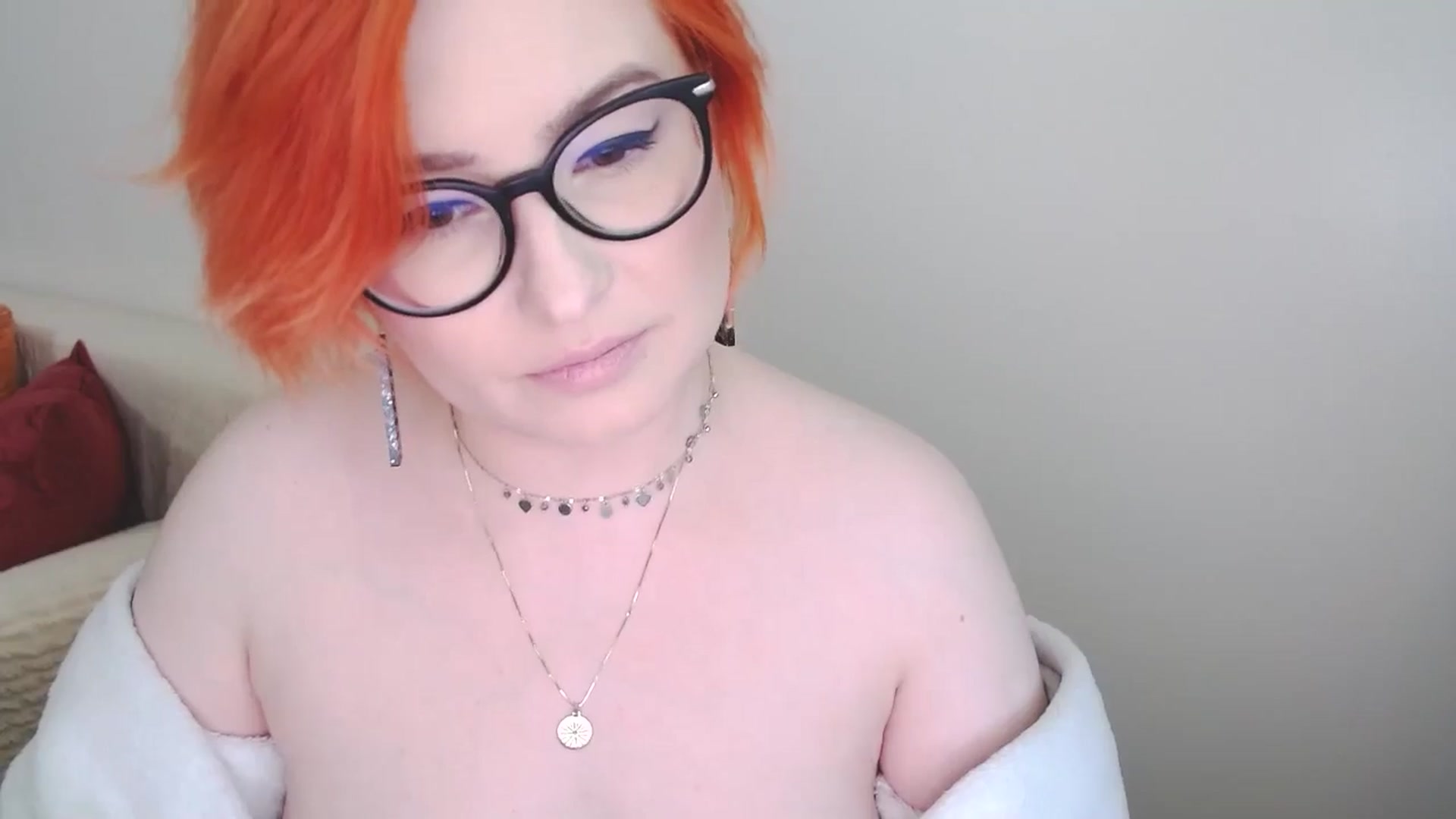 Gallery image thumbnail from EvaStar19's myfreecams stream on, 09/22/2024, 12:15 image 16 of 20