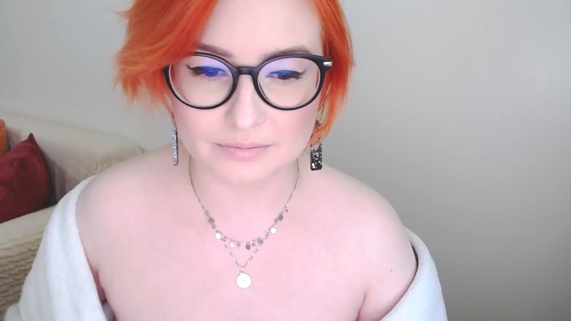 Gallery image thumbnail from EvaStar19's myfreecams stream on, 09/22/2024, 12:15 image 8 of 20