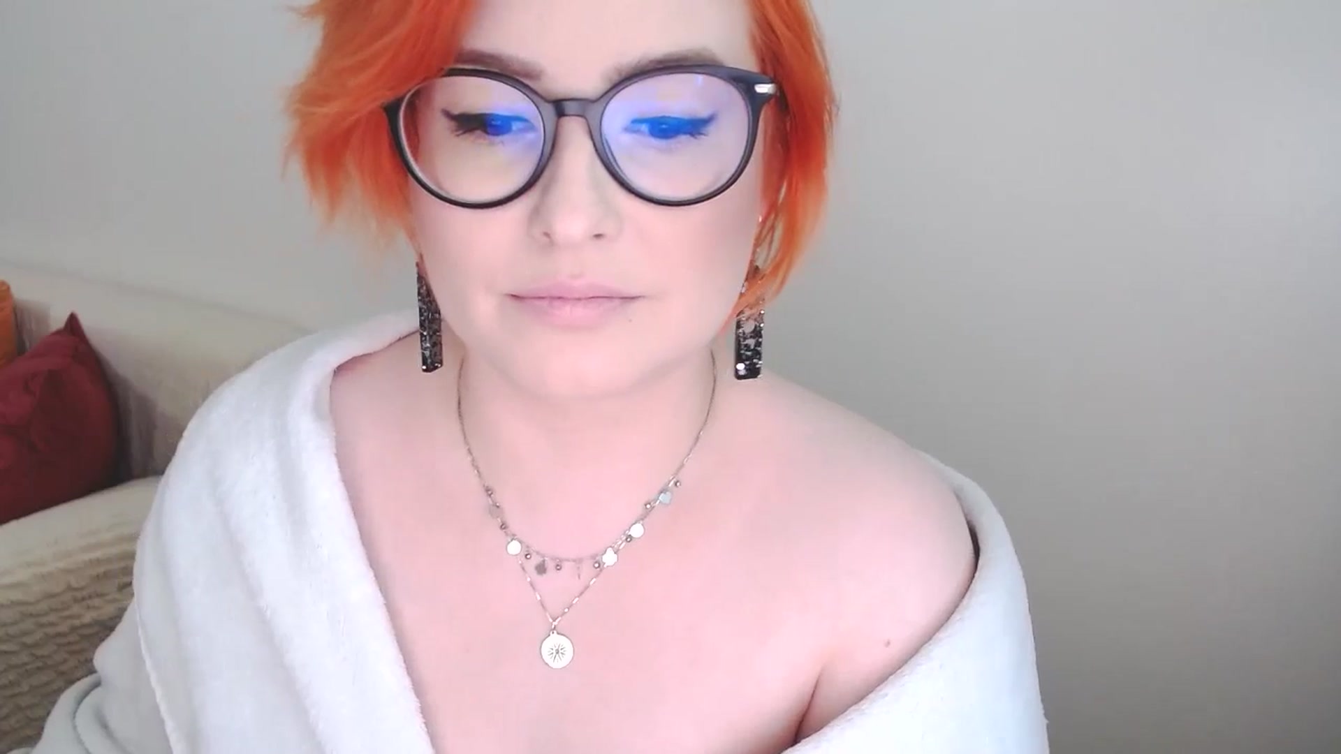 Gallery image thumbnail from EvaStar19's myfreecams stream on, 09/22/2024, 12:15 image 7 of 20