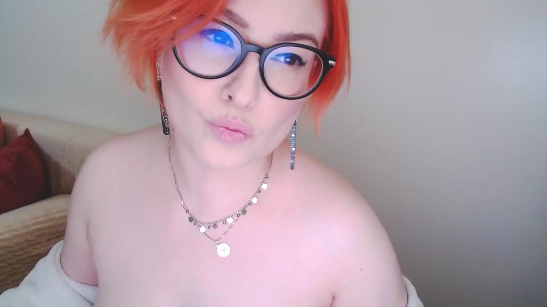 Gallery image thumbnail from EvaStar19's myfreecams stream on, 09/22/2024, 15:50 image 6 of 20
