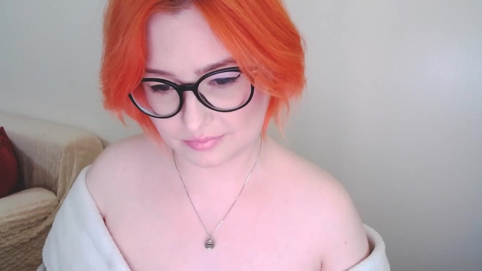 Gallery image thumbnail from EvaStar19's myfreecams stream on, 10/15/2024, 15:12 image 6 of 20