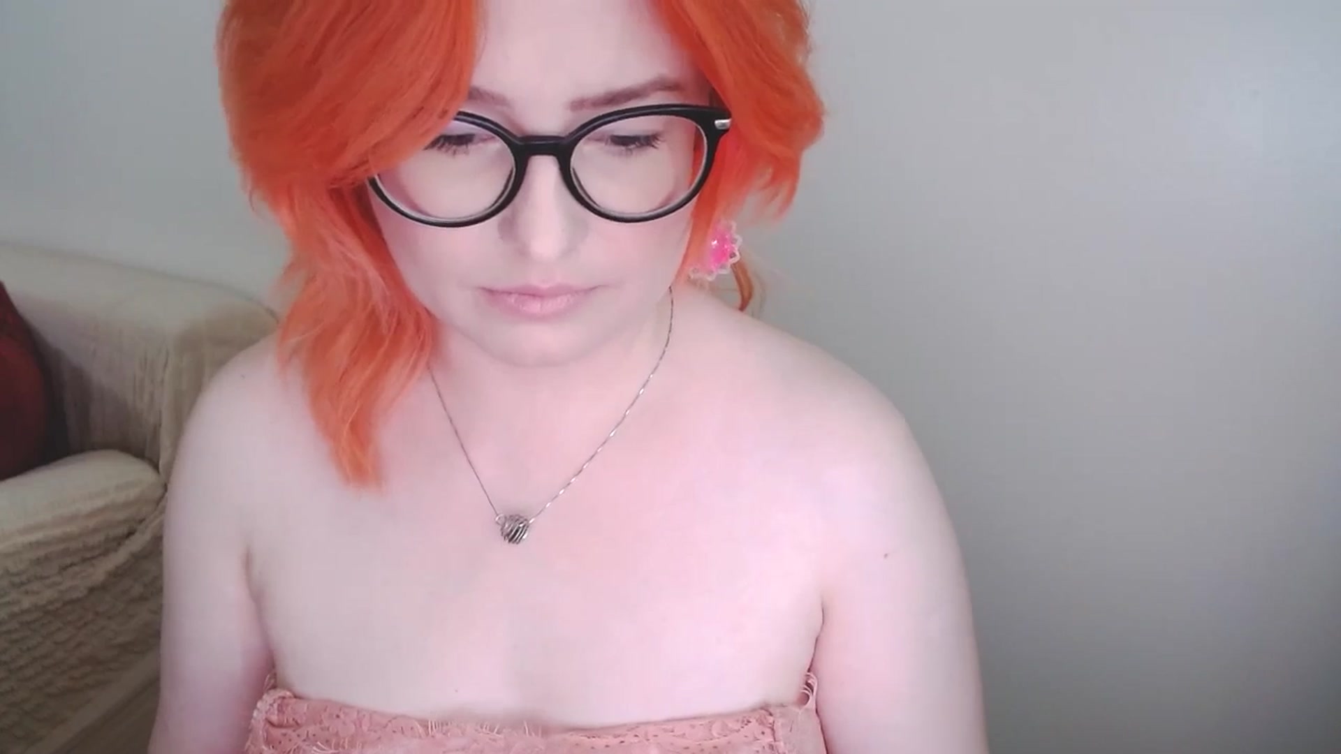 Gallery image thumbnail from EvaStar19's myfreecams stream on, 10/16/2024, 09:10 image 7 of 20