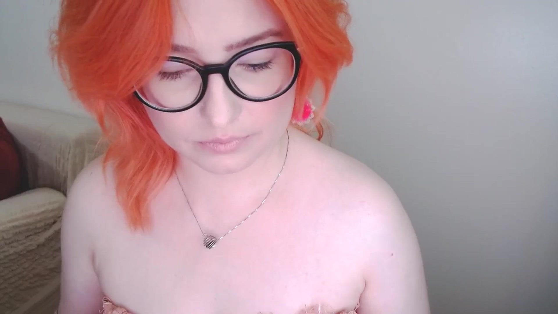 Gallery image thumbnail from EvaStar19's myfreecams stream on, 10/16/2024, 09:10 image 9 of 20