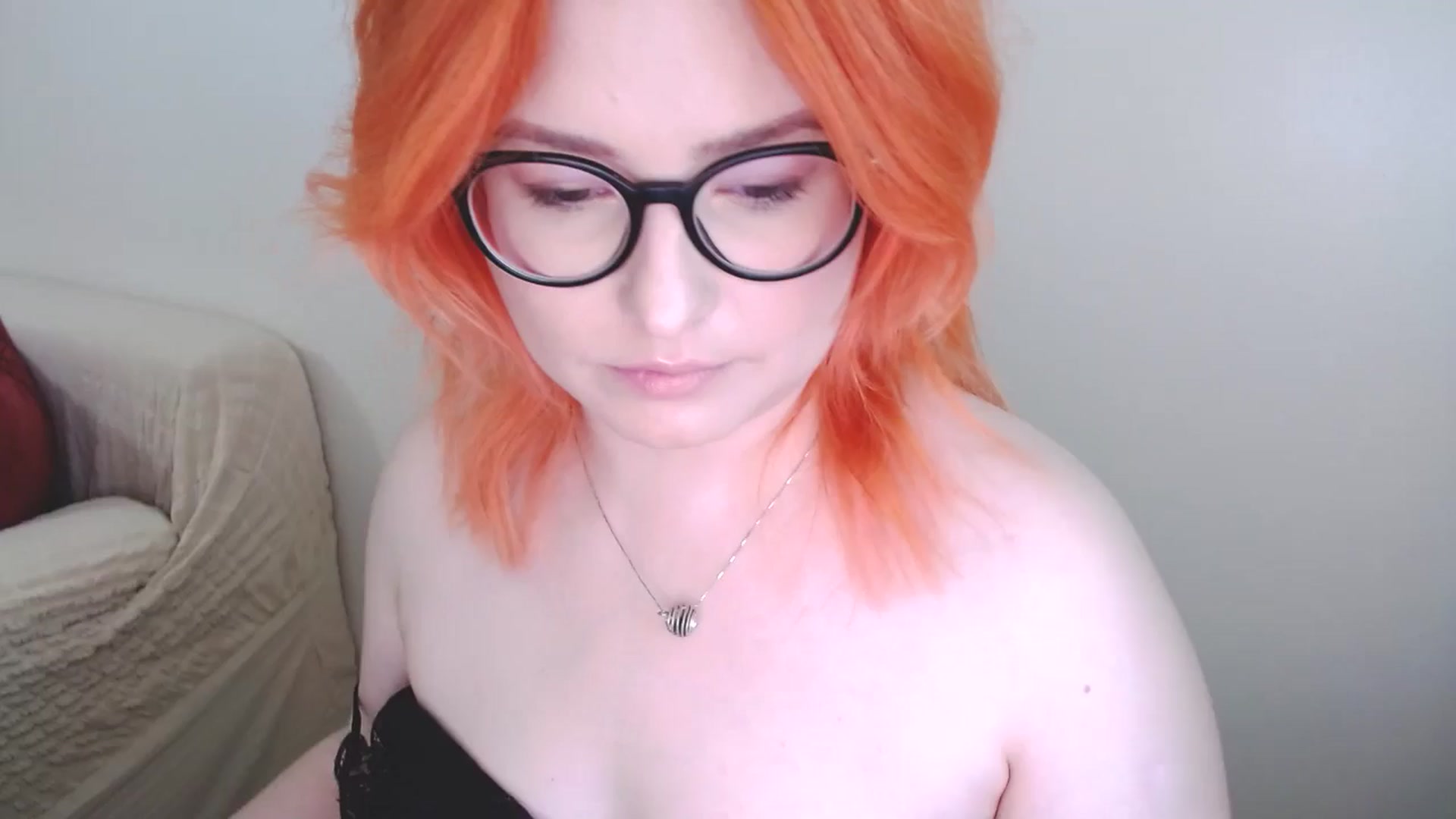 Gallery image thumbnail from EvaStar19's myfreecams stream on, 10/17/2024, 08:26 image 17 of 20