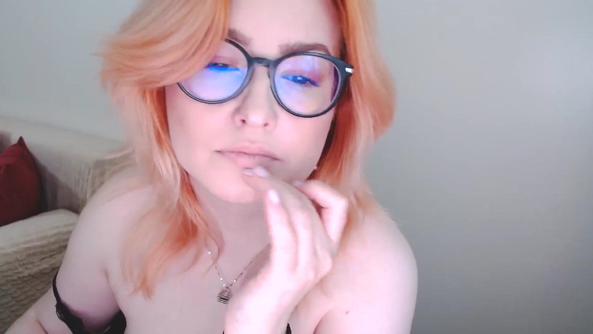 Gallery image thumbnail from EvaStar19's myfreecams stream on, 12/15/2024, 13:03 image 7 of 20