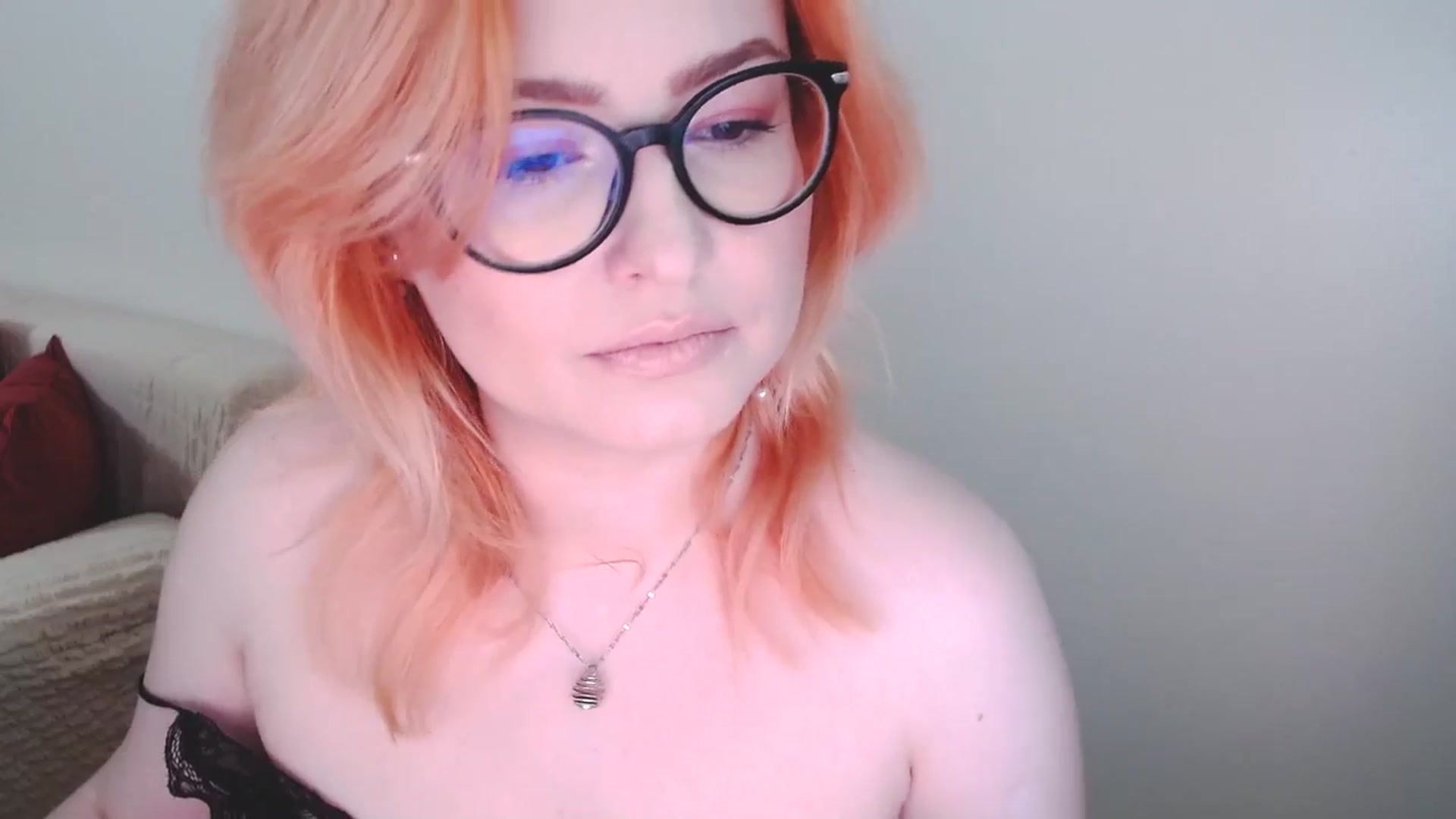 Gallery image thumbnail from EvaStar19's myfreecams stream on, 12/15/2024, 14:09 image 4 of 20