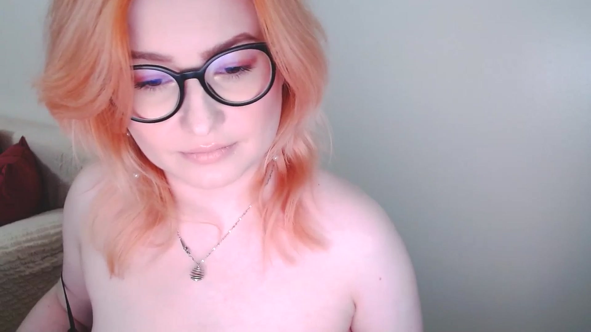 Gallery image thumbnail from EvaStar19's myfreecams stream on, 12/15/2024, 14:09 image 12 of 20