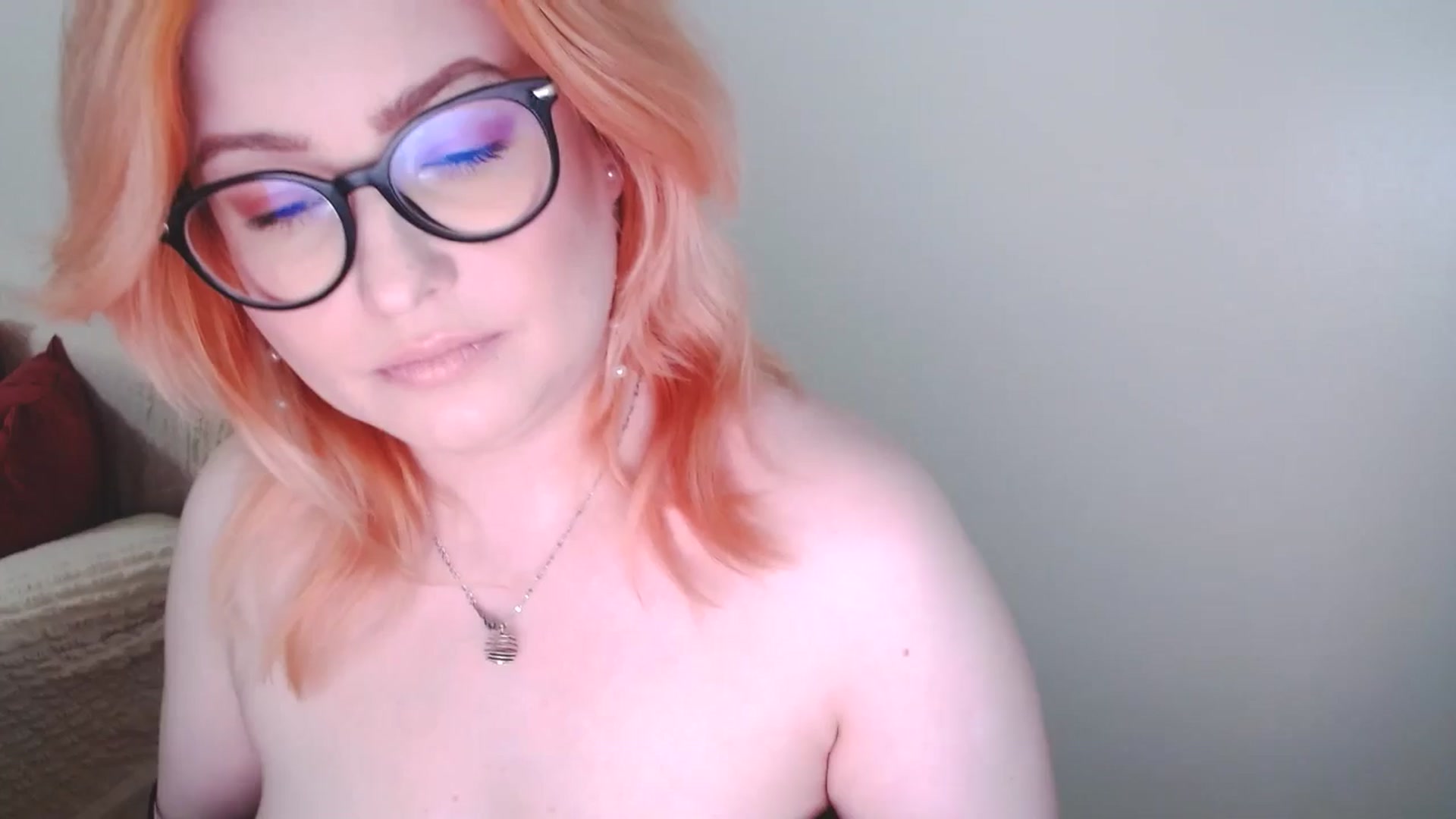 Gallery image thumbnail from EvaStar19's myfreecams stream on, 12/15/2024, 14:09 image 18 of 20