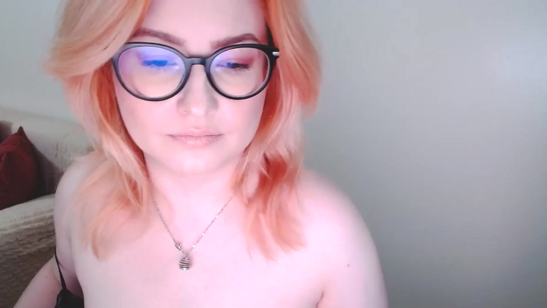Gallery image thumbnail from EvaStar19's myfreecams stream on, 12/15/2024, 14:09 image 17 of 20