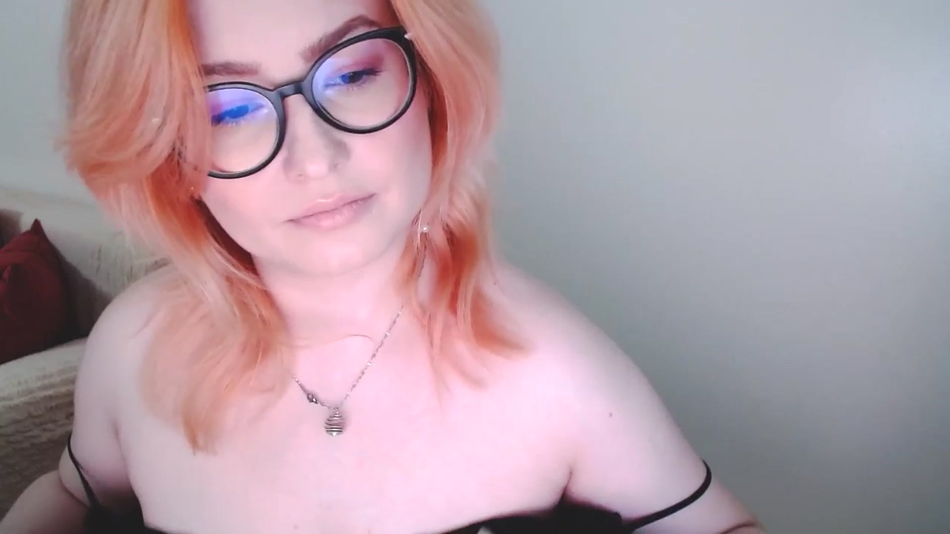 Gallery image thumbnail from EvaStar19's myfreecams stream on, 12/15/2024, 14:09 image 14 of 20