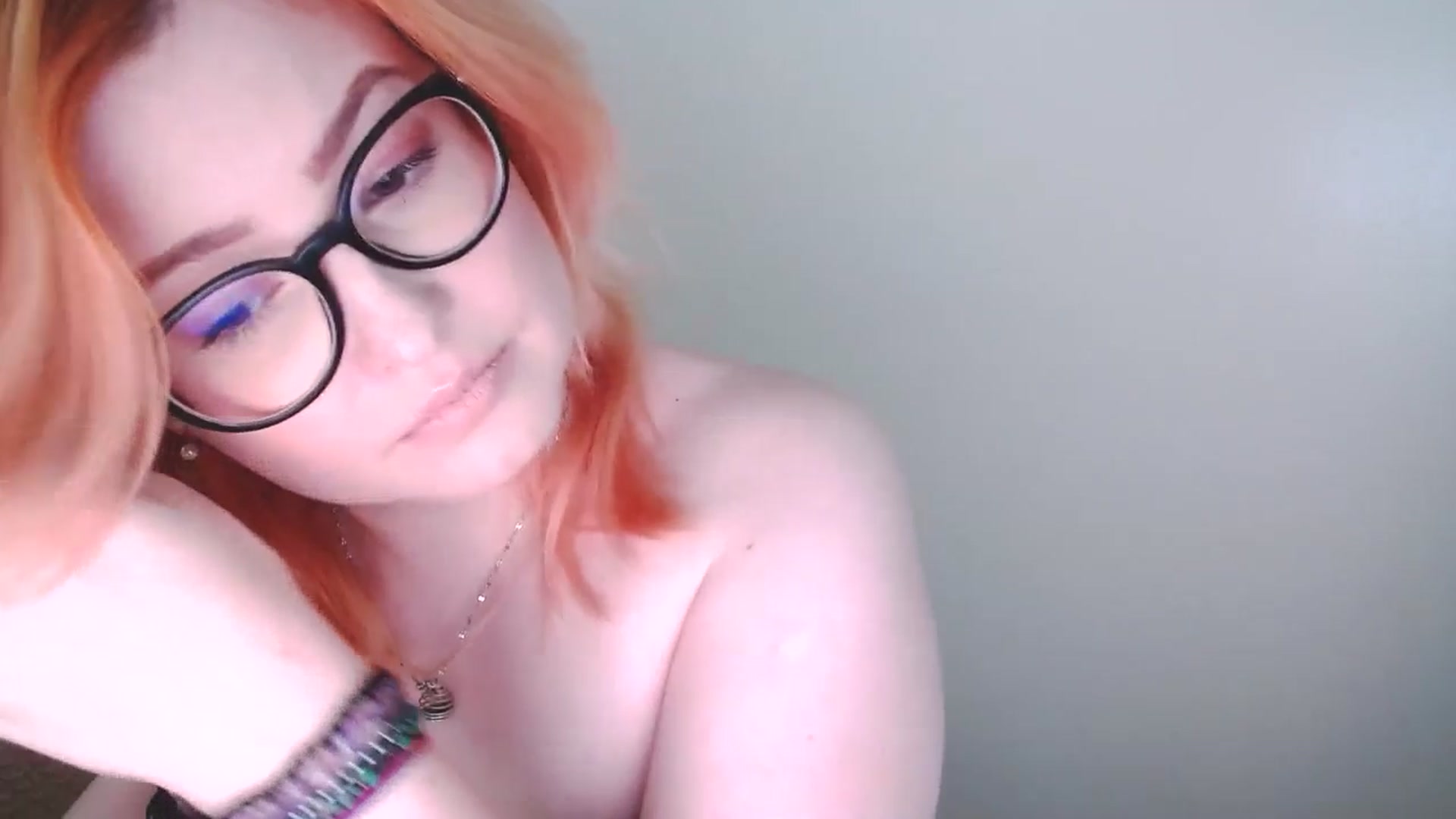 Gallery image thumbnail from EvaStar19's myfreecams stream on, 12/15/2024, 14:09 image 16 of 20