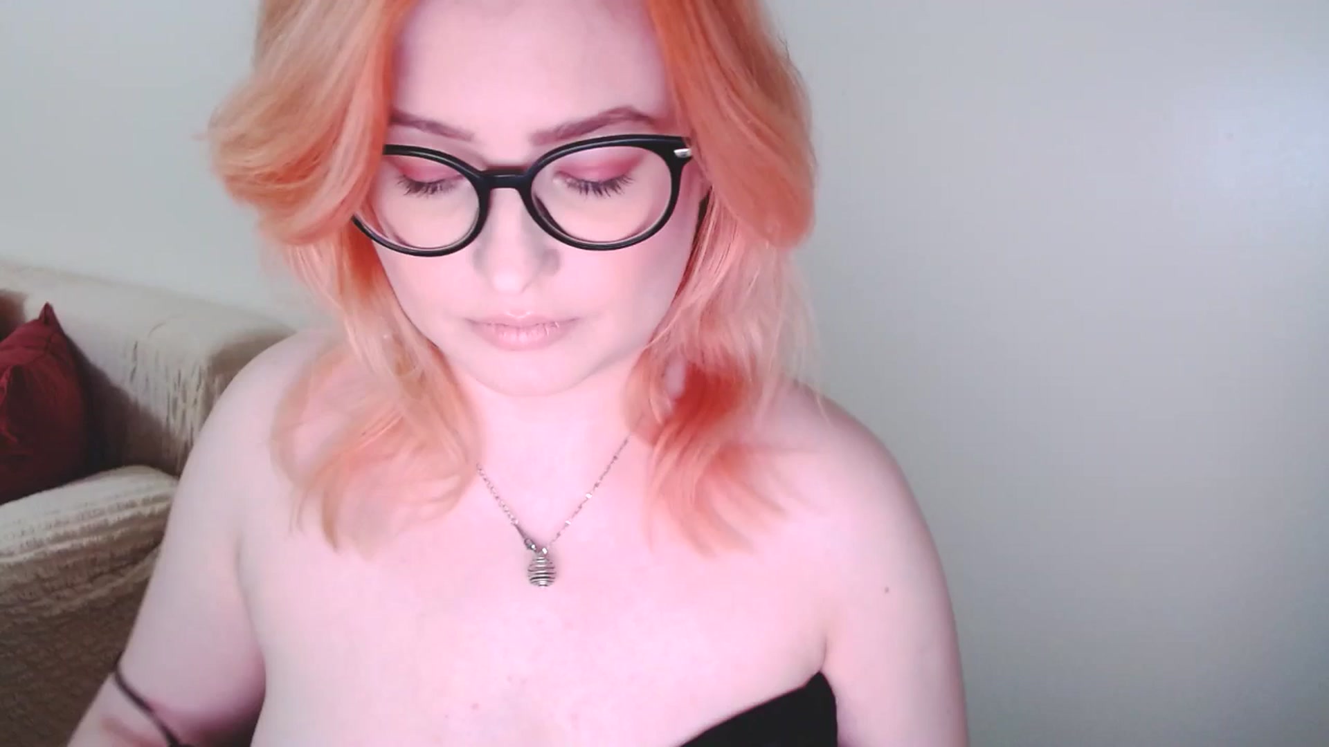 Gallery image thumbnail from EvaStar19's myfreecams stream on, 12/15/2024, 15:05 image 13 of 20
