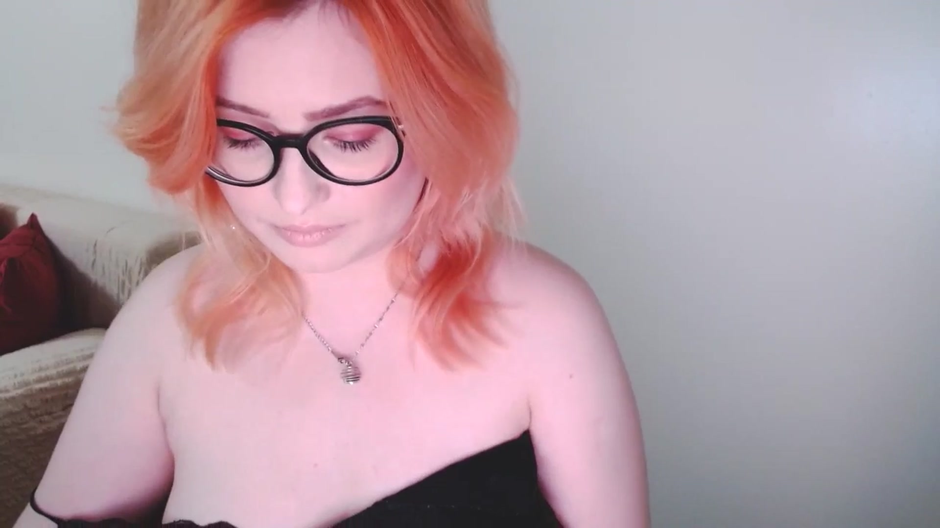 Gallery image thumbnail from EvaStar19's myfreecams stream on, 12/15/2024, 15:05 image 16 of 20