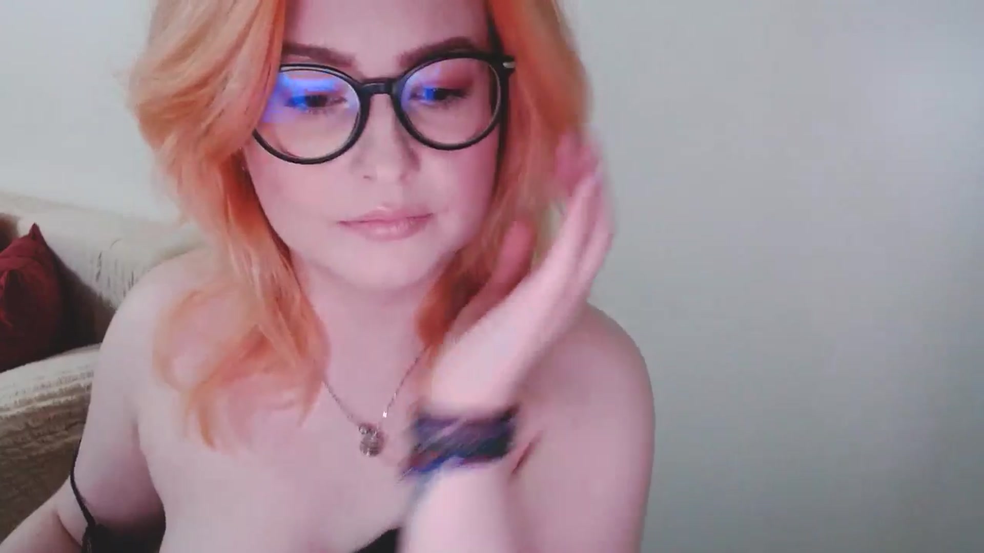 Gallery image thumbnail from EvaStar19's myfreecams stream on, 12/15/2024, 15:05 image 17 of 20
