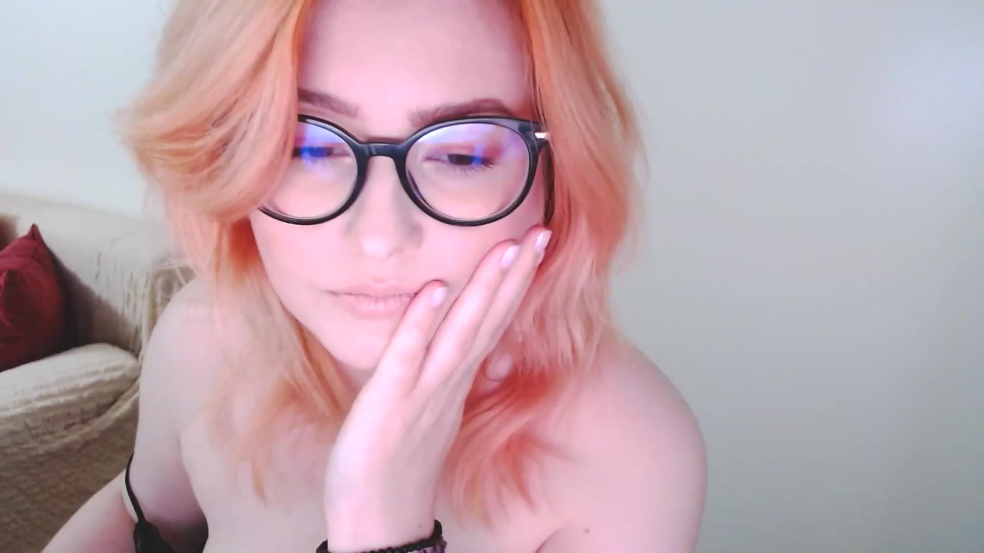 Gallery image thumbnail from EvaStar19's myfreecams stream on, 12/15/2024, 15:05 image 12 of 20