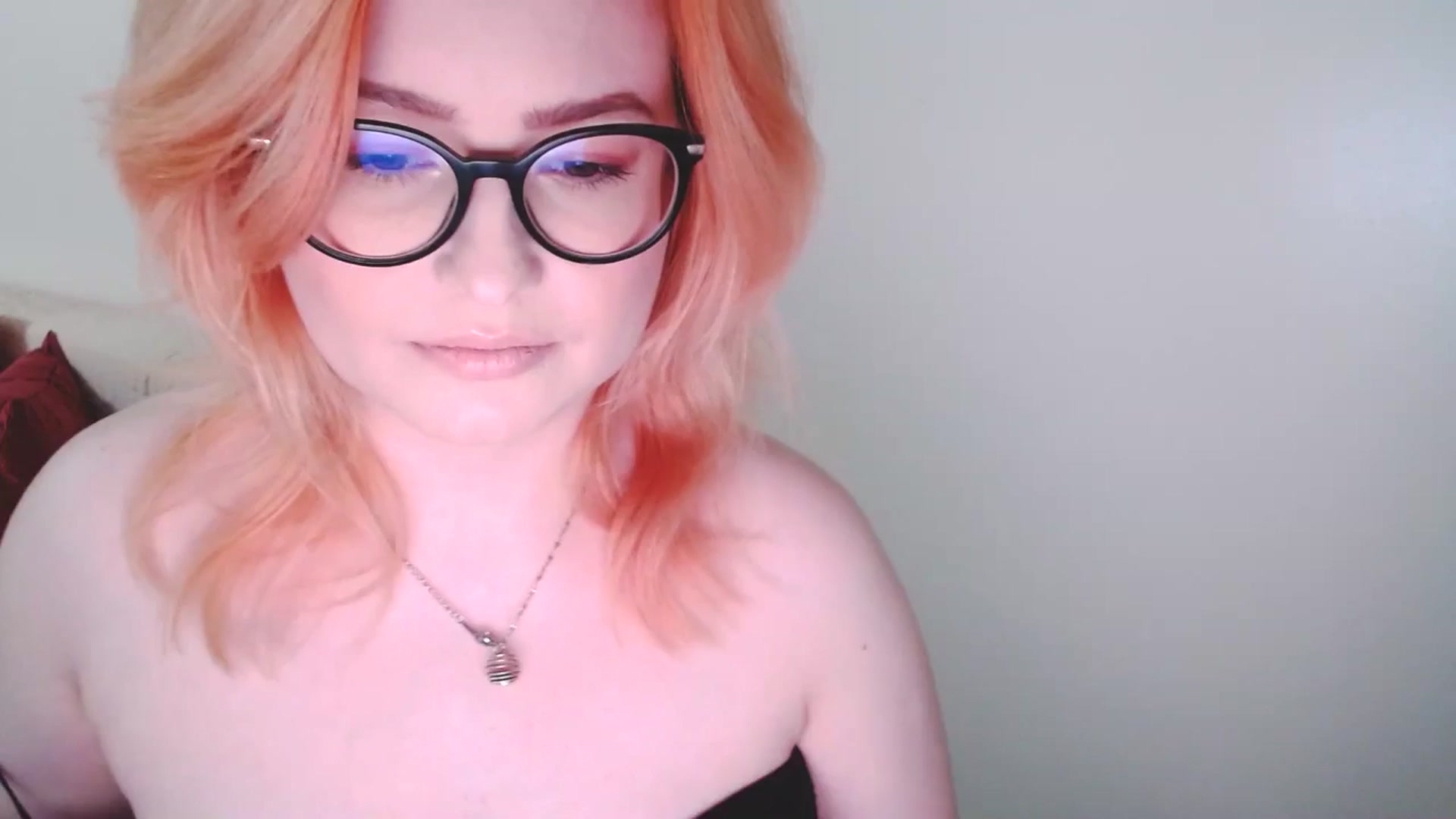 Gallery image thumbnail from EvaStar19's myfreecams stream on, 12/15/2024, 15:05 image 19 of 20