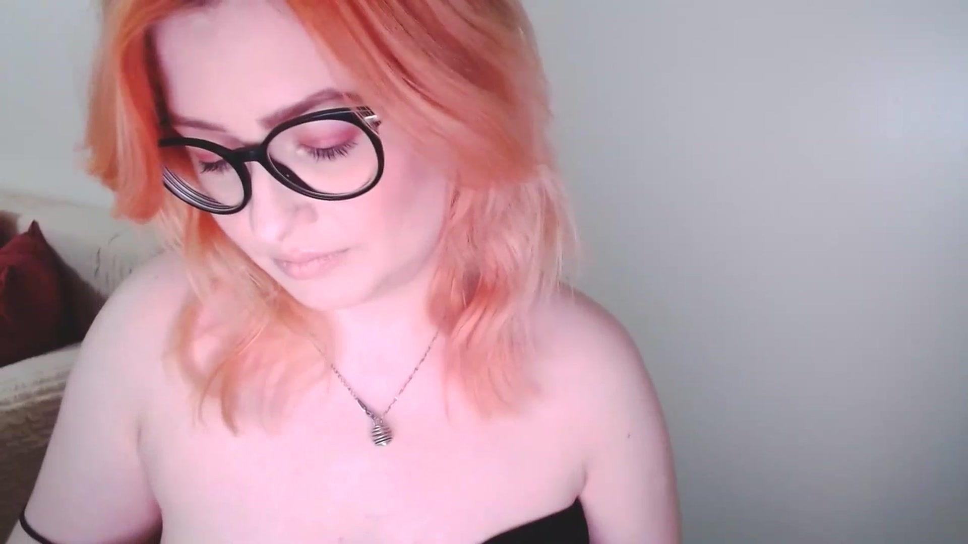 Gallery image thumbnail from EvaStar19's myfreecams stream on, 12/15/2024, 15:05 image 14 of 20