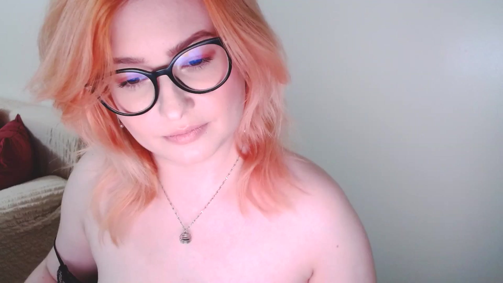 Gallery image thumbnail from EvaStar19's myfreecams stream on, 12/15/2024, 17:13 image 2 of 20
