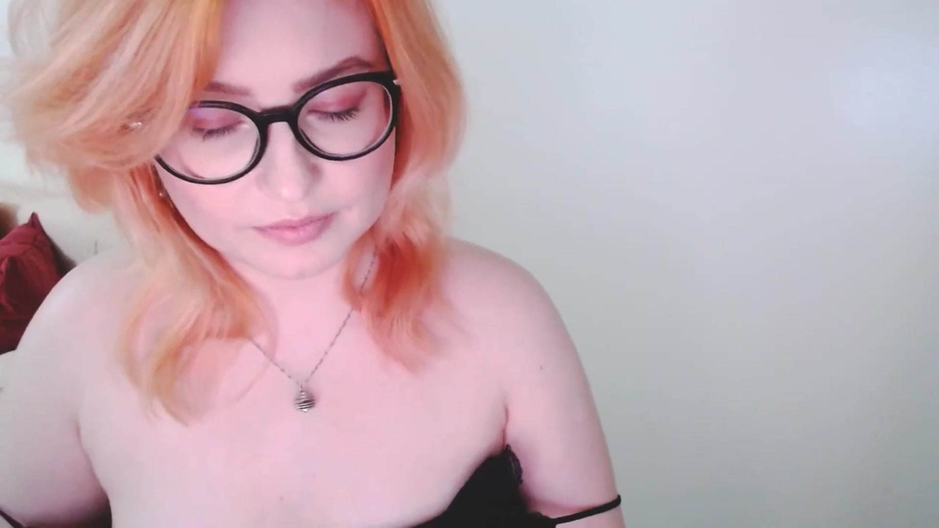 Gallery image thumbnail from EvaStar19's myfreecams stream on, 12/15/2024, 17:13 image 13 of 20
