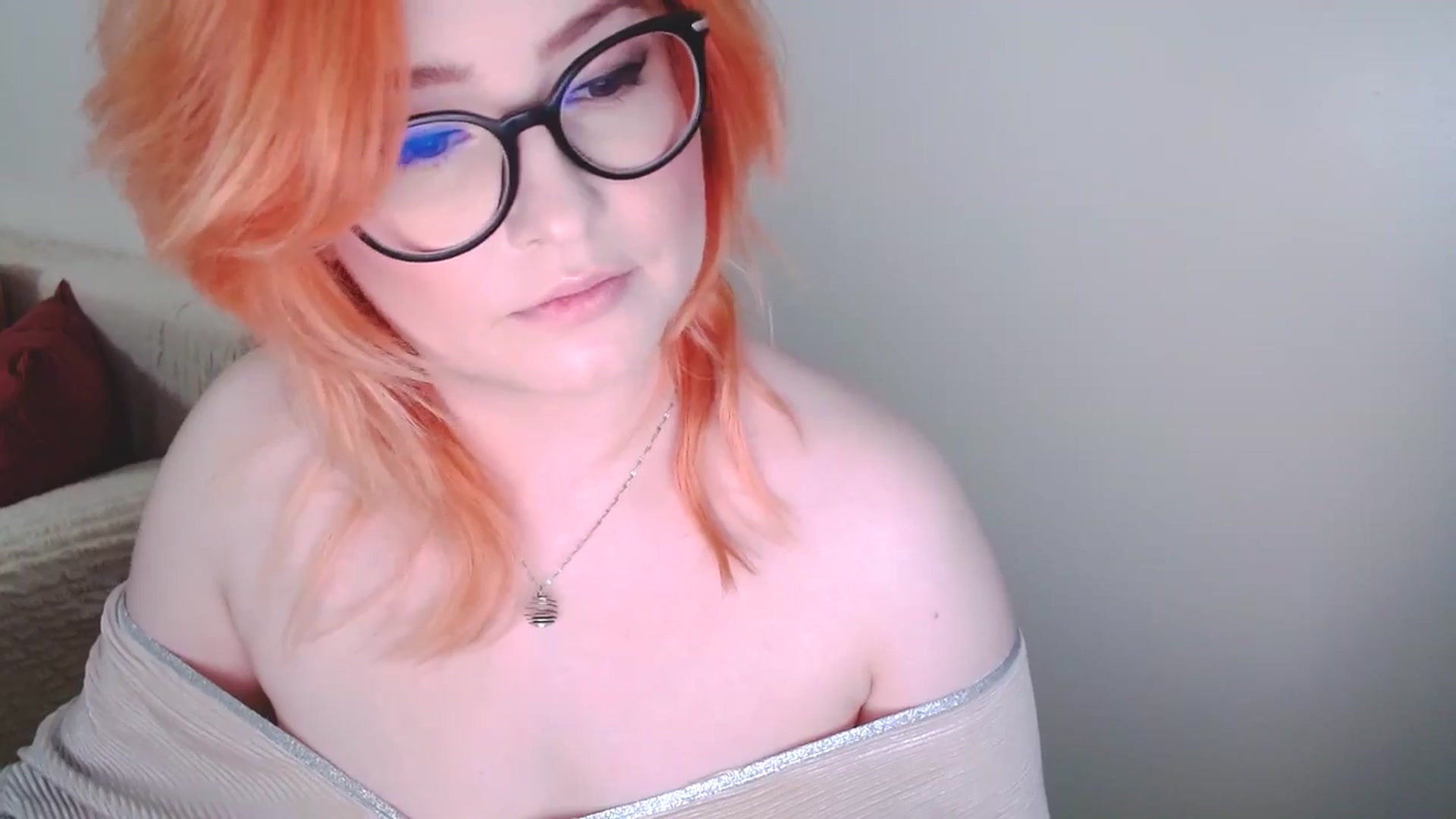 Gallery image thumbnail from EvaStar19's myfreecams stream on, 12/18/2024, 14:10 image 10 of 20