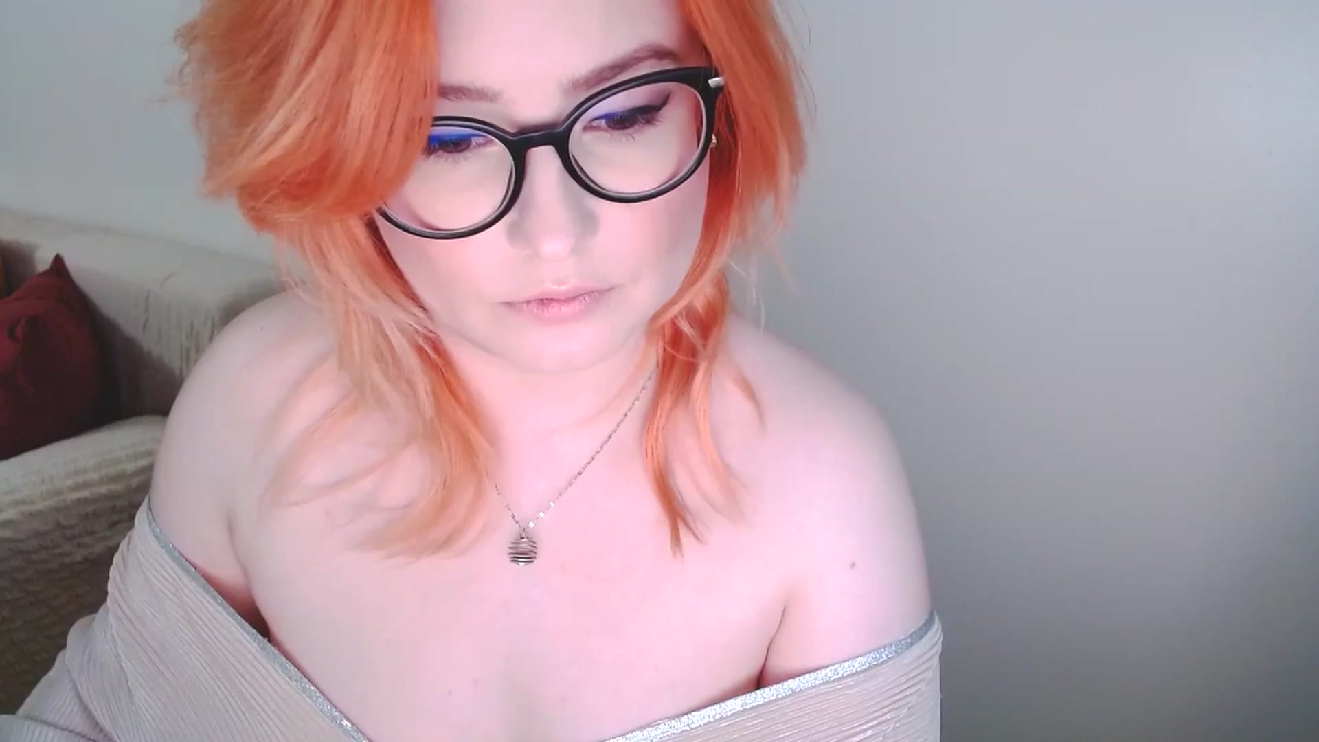 Gallery image thumbnail from EvaStar19's myfreecams stream on, 12/18/2024, 14:10 image 6 of 20