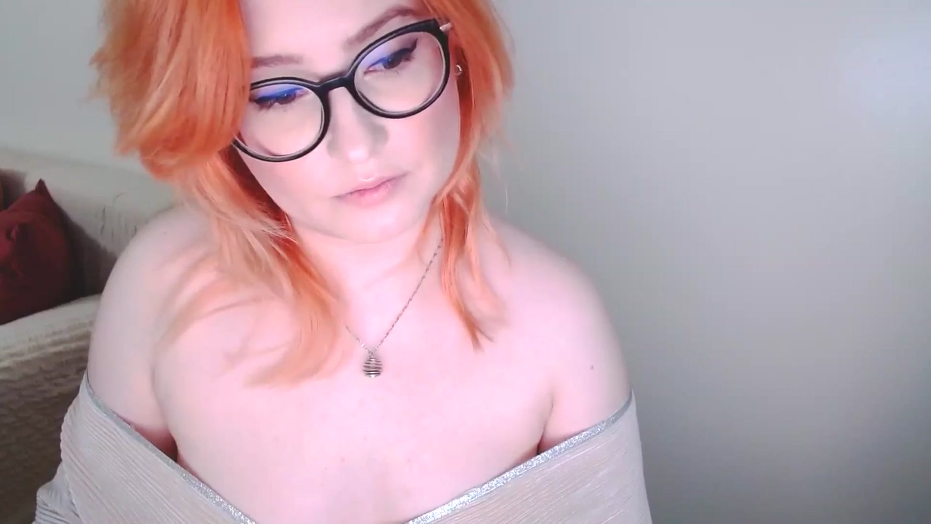 Gallery image thumbnail from EvaStar19's myfreecams stream on, 12/18/2024, 14:10 image 16 of 20