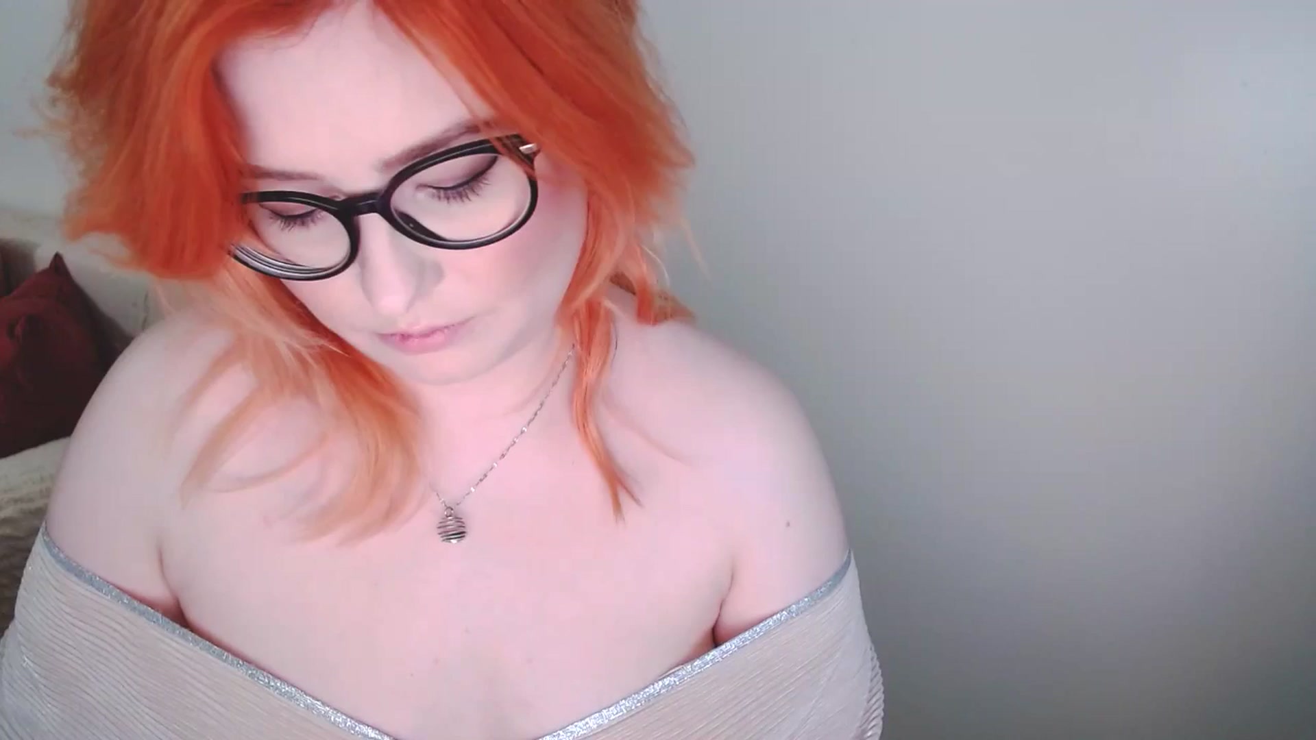 Gallery image thumbnail from EvaStar19's myfreecams stream on, 12/18/2024, 14:10 image 1 of 20