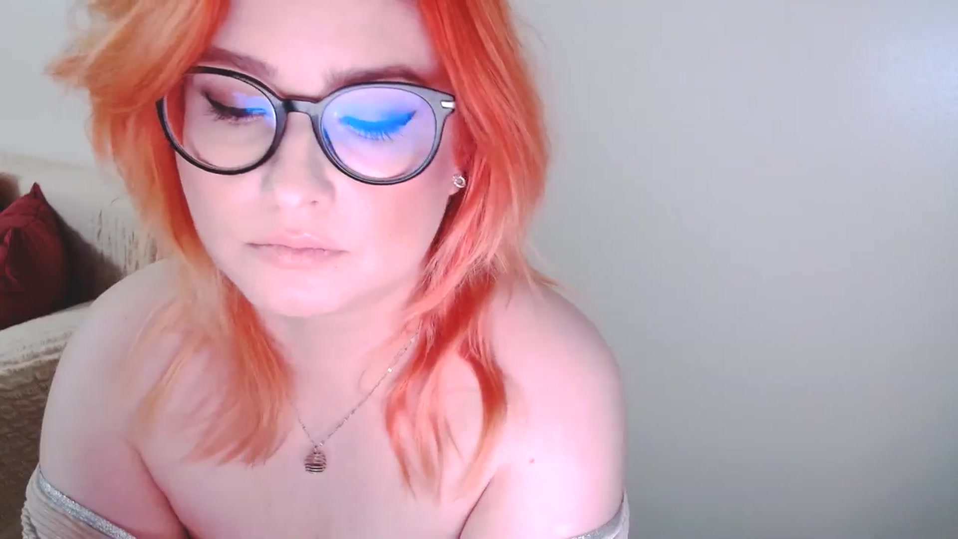 Gallery image thumbnail from EvaStar19's myfreecams stream on, 12/18/2024, 15:34 image 15 of 20