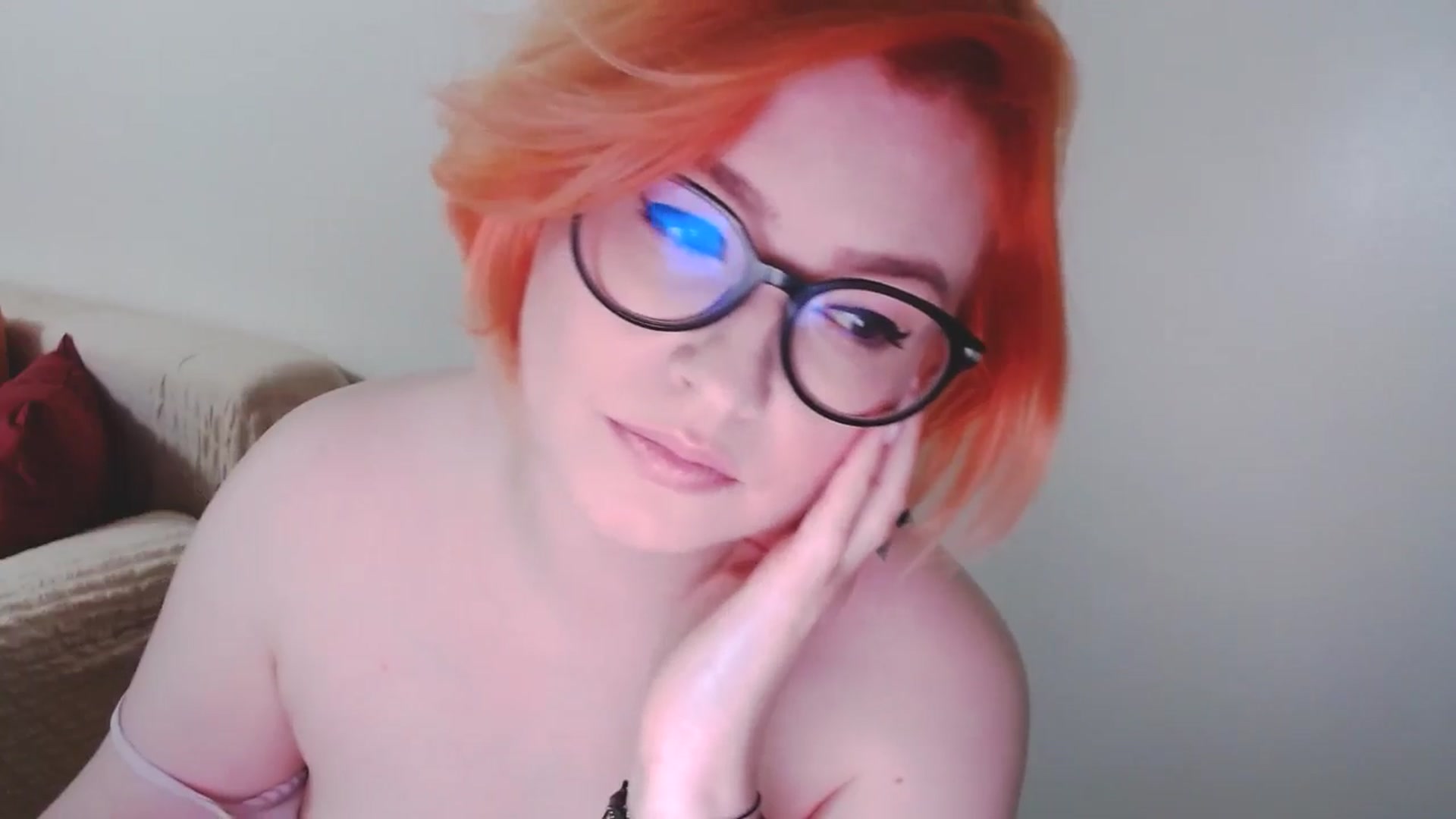 Gallery image thumbnail from EvaStar19's myfreecams stream on, 12/21/2024, 16:13 image 16 of 20