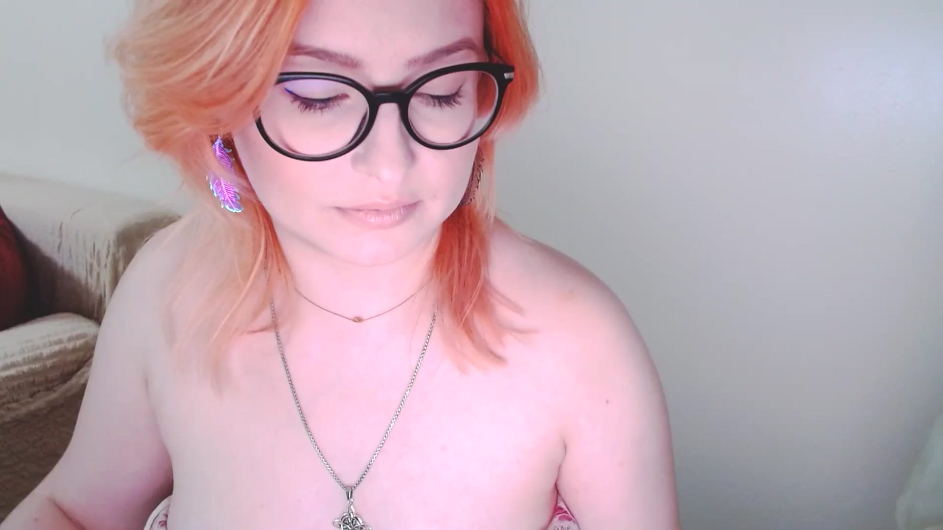 Gallery image thumbnail from EvaStar19's myfreecams stream on, 12/30/2024, 16:41 image 1 of 20